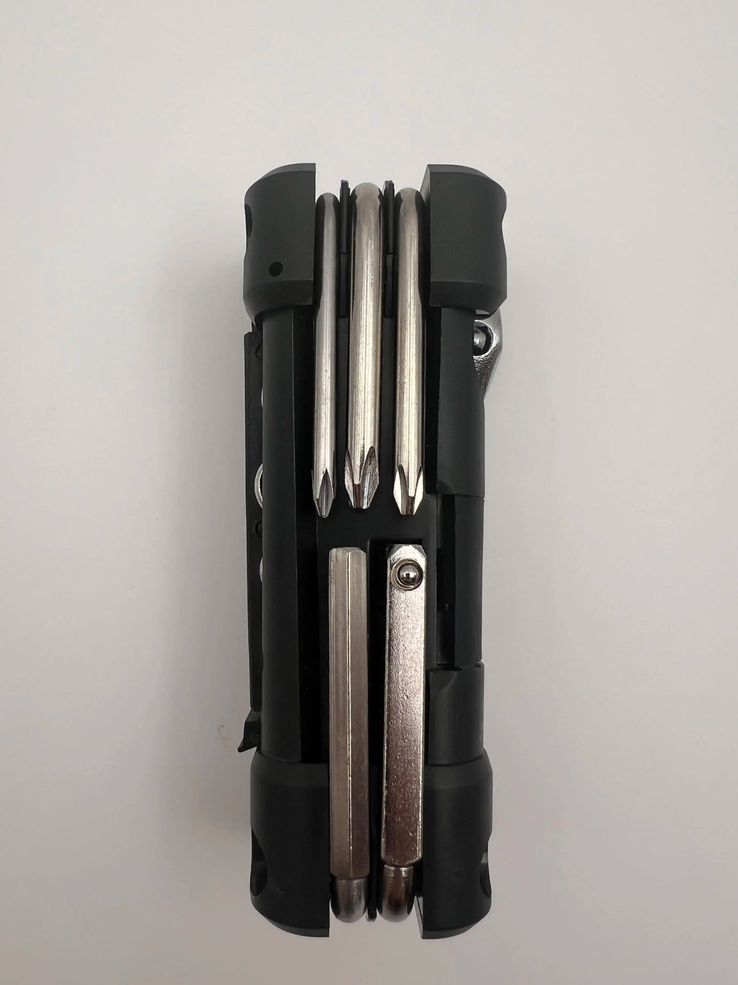 Versatile Bicycle Tool Kit  Multitool Set with Tire Repair Tools  Screwdriver and Chain for MTB and Road Bikes